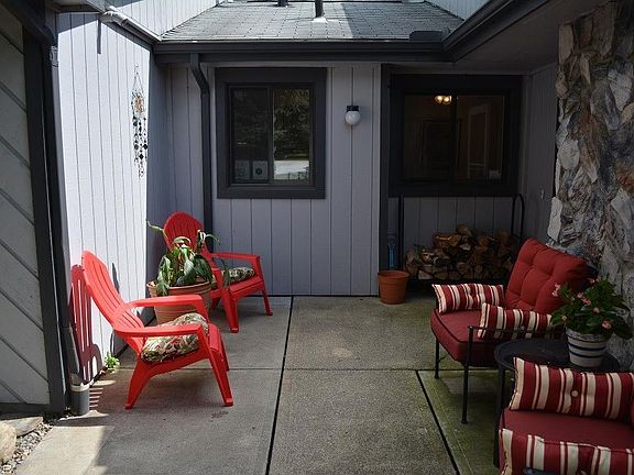 3rd image of 10001 Blossom Ln