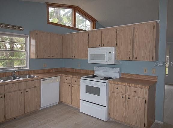 3rd image of 971 Lake Ln