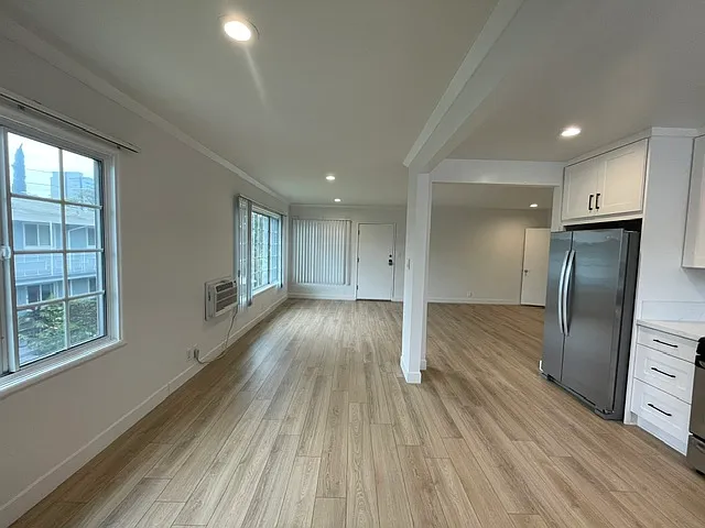 1916 Carmen Ave #6 — Photo 5