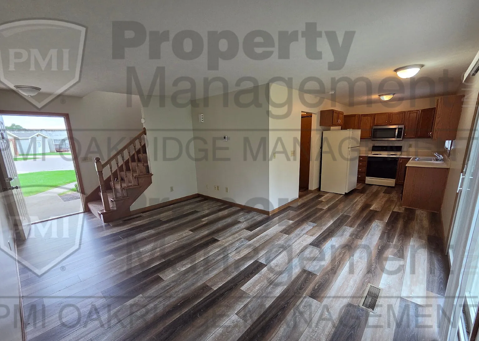 2 bed, 1.5 bath, 1008 sqft, $1,295 — Photo 2