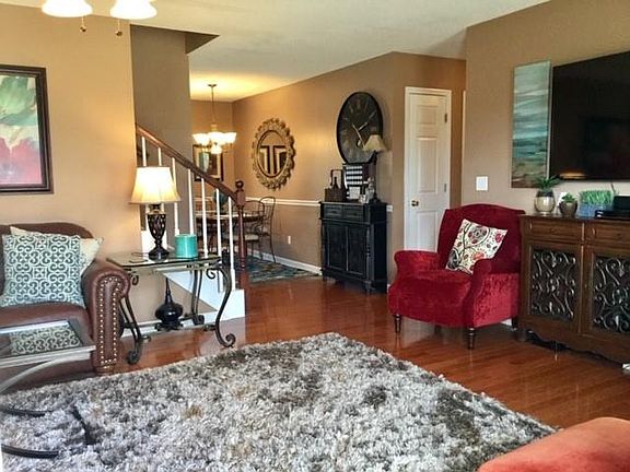 2nd image of 632 Meadowlark Dr