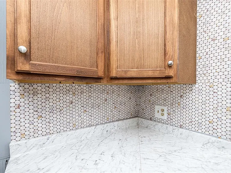 126 Poe Dr — Photo 7
