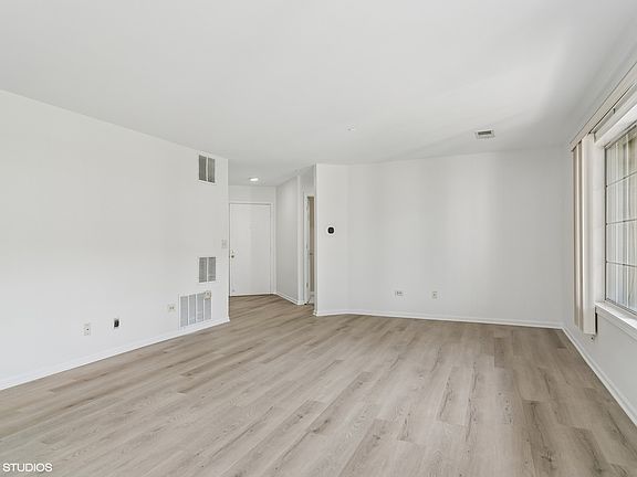 5th image of 1727 W Hawkes St Unit 7