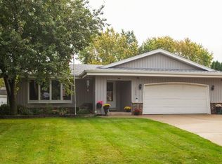 8056 S Wake Forest Dr, Oak Creek, WI 53154