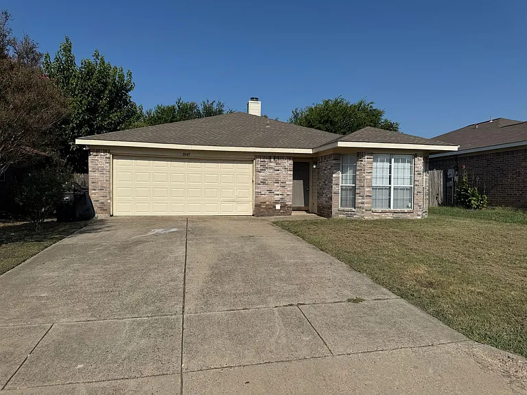 8045 Cannonwood Dr — Photo 1