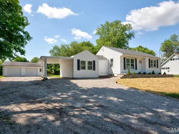 9710 Holy Cross Rd, Fairview Heights, IL 62208