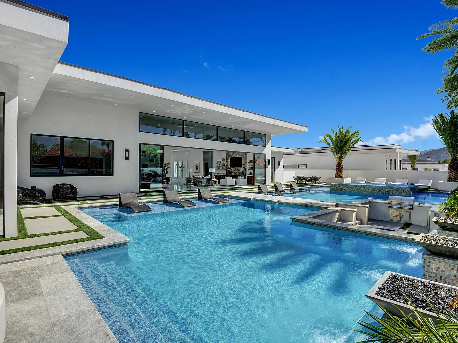 5 bed, 5.5 bath, $50,000 — Photo 2