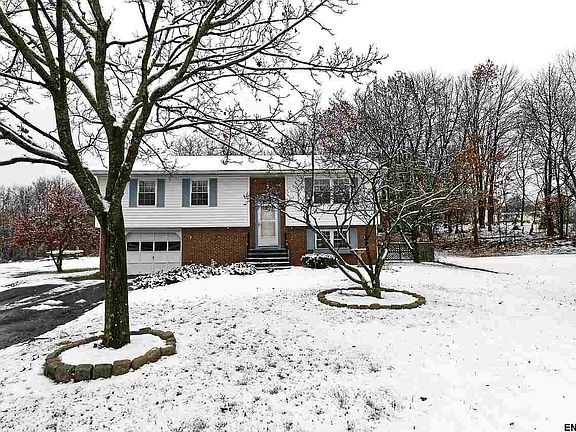 3rd image of 118 Springhollow Dr