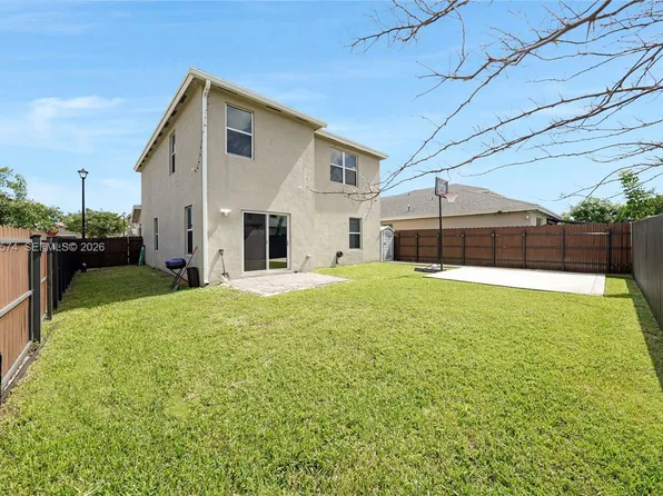 572 NE 6th Pl, Florida City, FL 33034