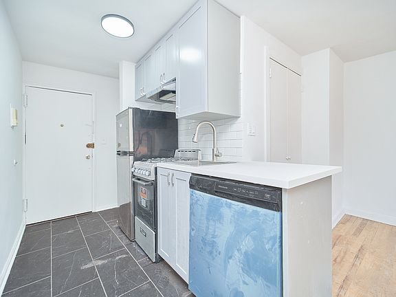 3rd image of 317 W 74th St APT 2B