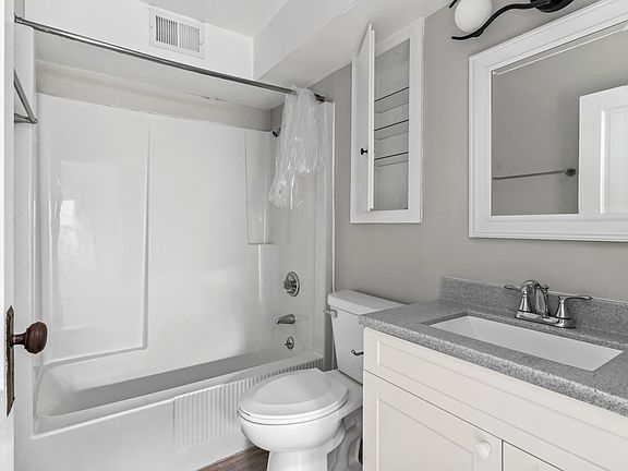 4th image of 413 Green St