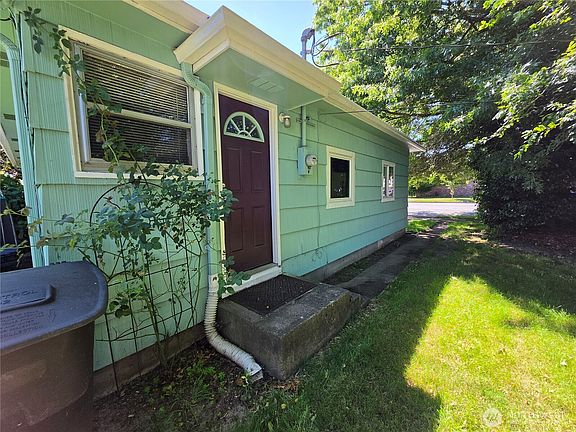4th image of 1305 8th Avenue