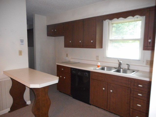 2nd image of 892 Arrowhead Dr