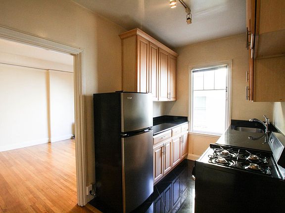 2nd image of 625 Leavenworth St #405