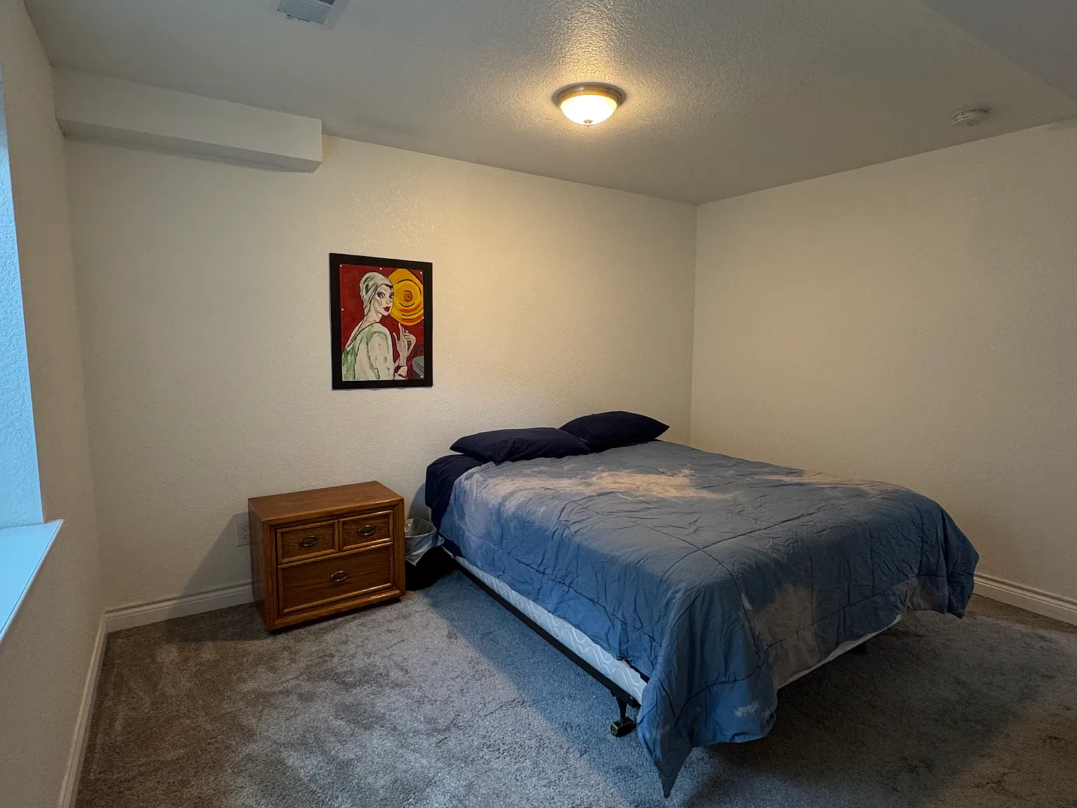 8 bed, 2479 sqft, $1,000 — Photo 1