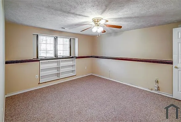 7600 Roscommon Ct #4 — Photo 18