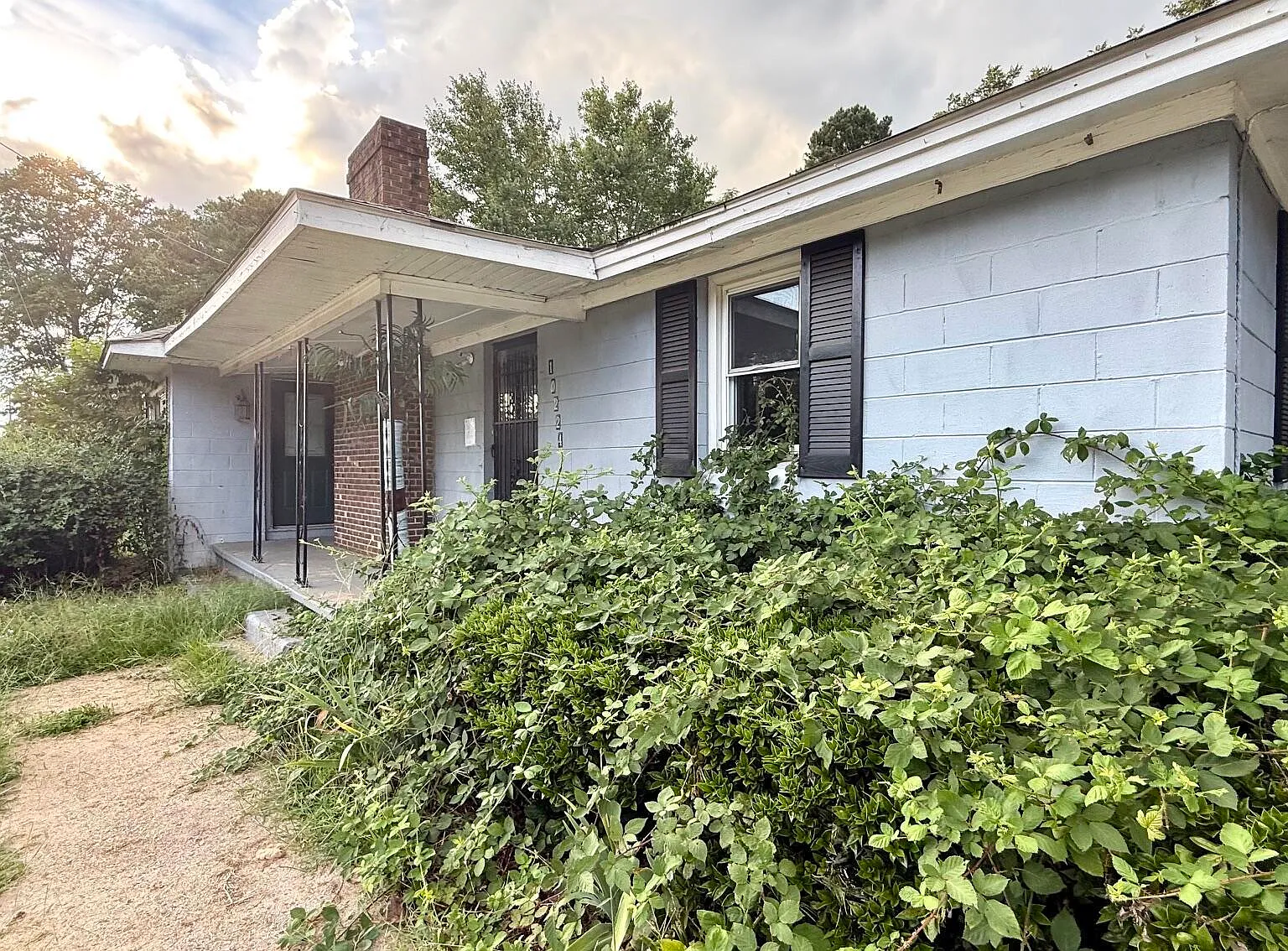 4 bed, 1.0 bath, 1360 sqft, $2,000 — Photo 1