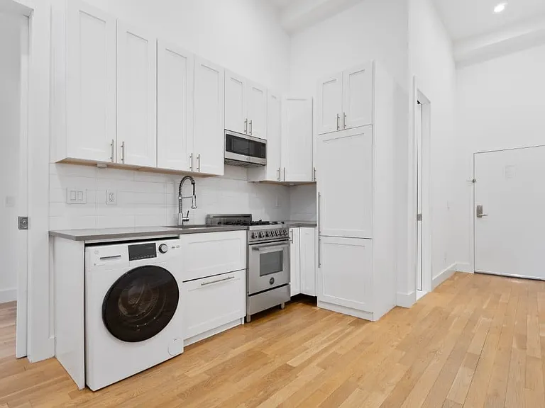 220 E 22nd St #6S — Photo 6