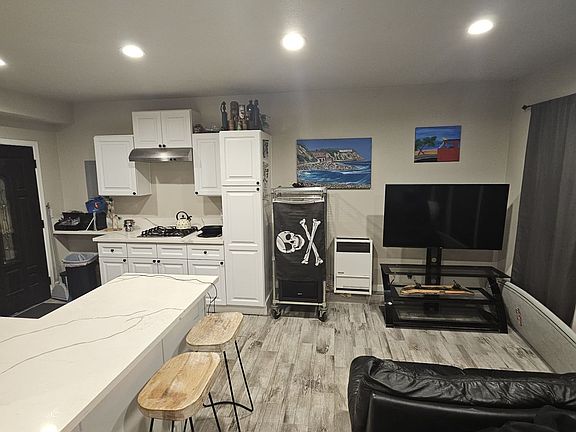 4th image of 2031 S Gaffey St