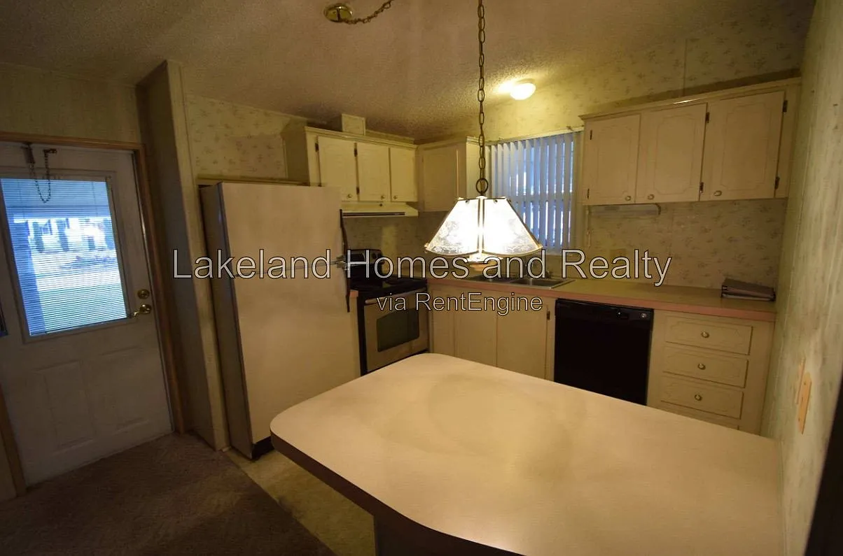 2 bed, 2.0 bath, $1,300 — Photo 4