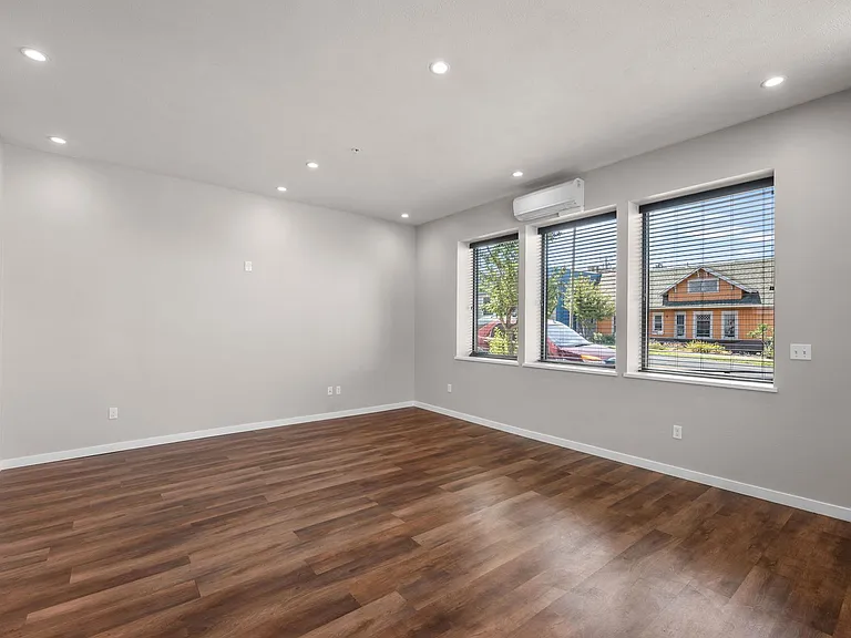 131 S Sherman St — Photo 34