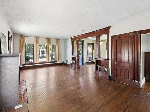 3rd image of 24 E Lincoln Ave