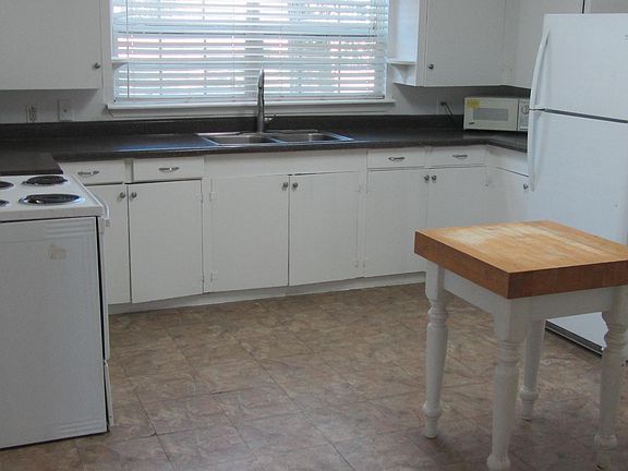 5th image of 1706 Smith St