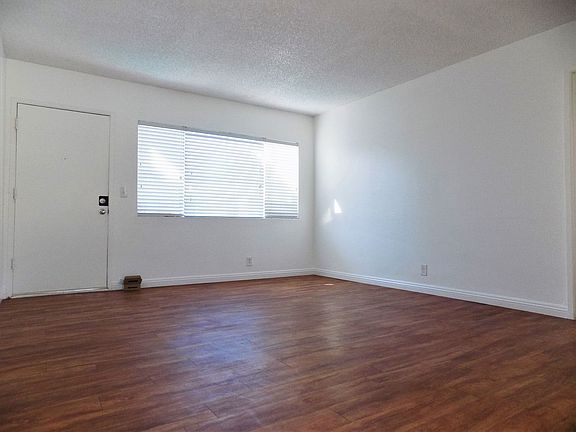 5th image of 2030 S Tremont St #15