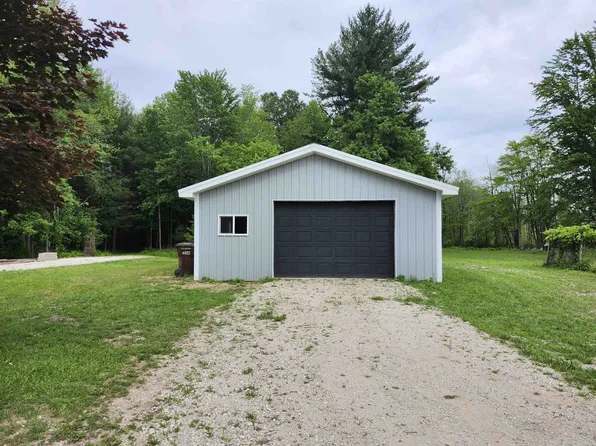 5386 N Eastman Rd, Midland, MI 48642