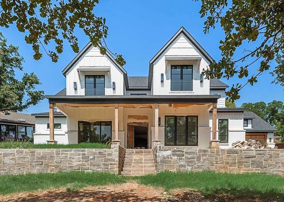 1st image of 7 Horseshoe Dr