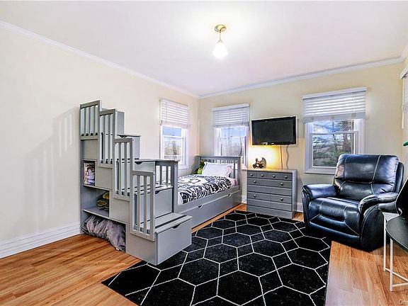 3rd image of 79 Locust Ave