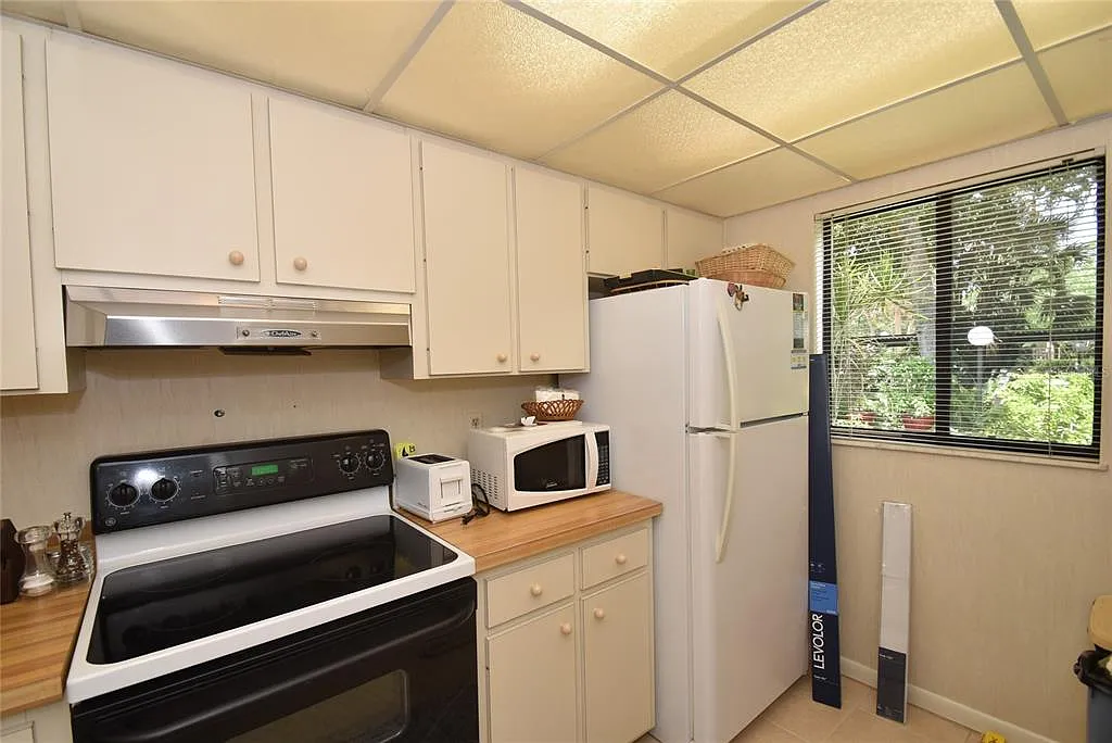 1 bed, 1.0 bath, 731 sqft, $1,800 — Photo 3