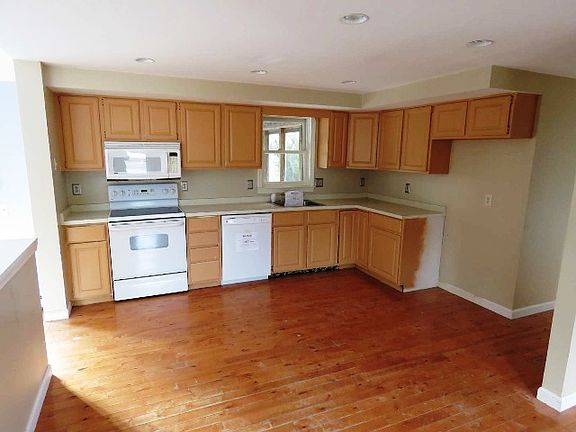 3rd image of 42 Joyce Dr