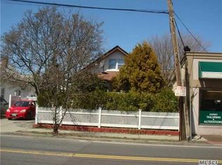 479 Oak St, Copiague, NY 11726