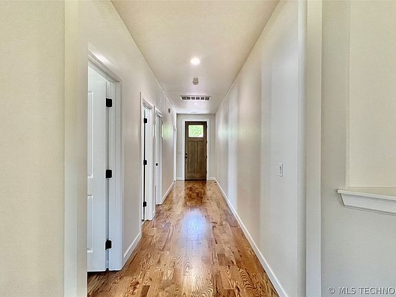 3rd image of 3307 Harbour Town Pl