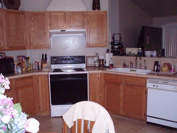 4th image of 3742 Comet Dr