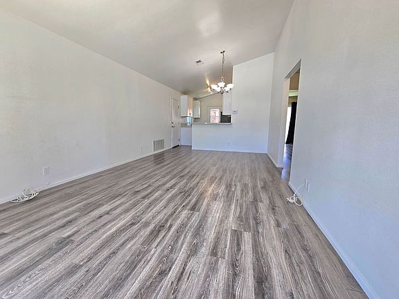 4th image of 2093 Waterbury Dr