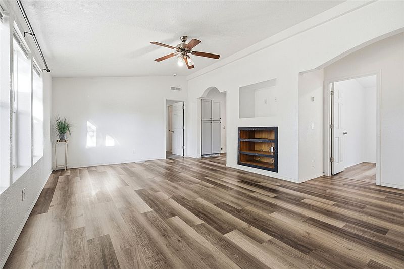 5th image of 320 S 2nd Street