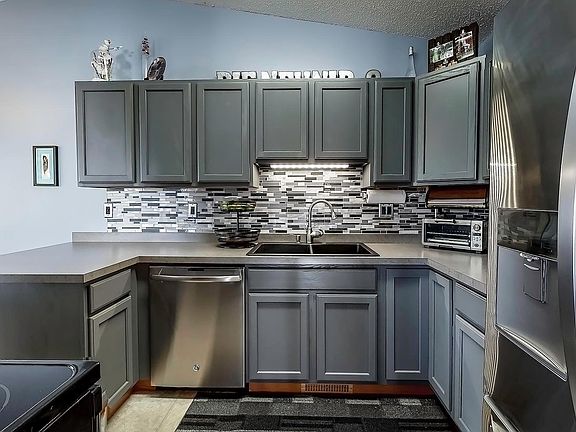 2nd image of 1018 Oak Pl