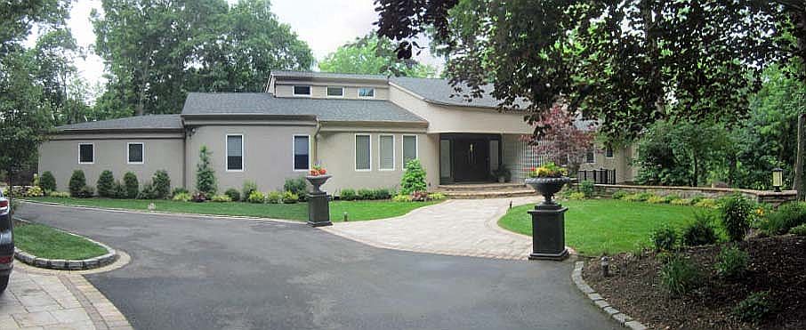 1st image of 184 Old Westbury Rd