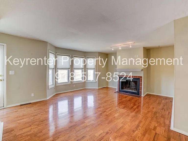 1303 S Lawton Ave #E — Photo 2