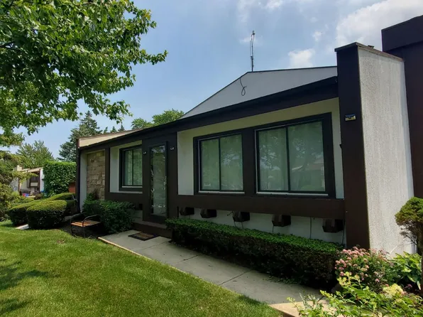 10 Sweetwood Ct, Indian Head Park, IL 60525