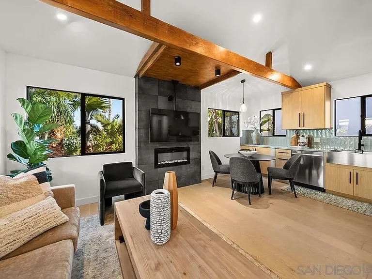 436 Bonair St — Photo 2