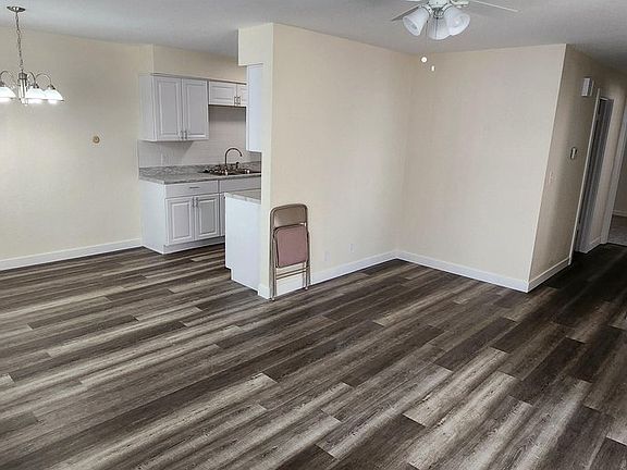 4th image of 9848 Lane St