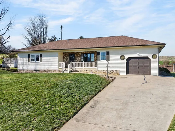 36 Skyline Ave, Stuarts Draft, VA 24477