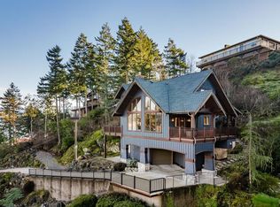 401 Skyline Dr, Gibsons, BC V0N 1V8