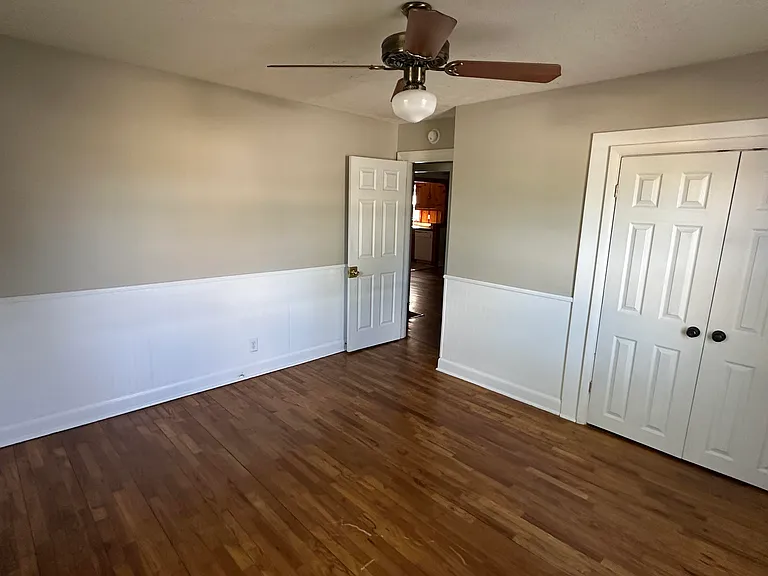 135 Willis Ave — Photo 12