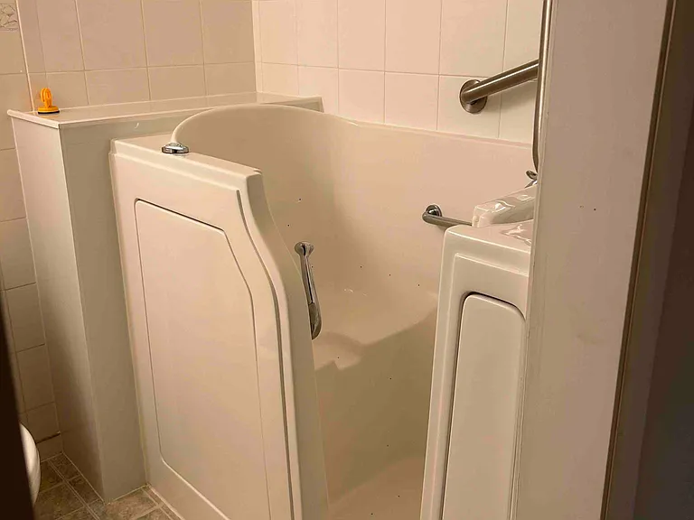 bath 1 walk in bathtub