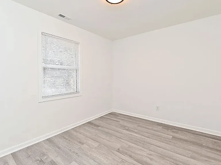 405 Old Buncombe Rd #32 — Photo 4