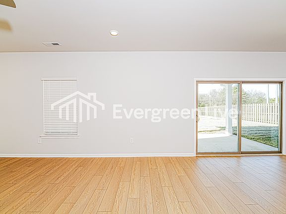 5th image of 212 Exeter St